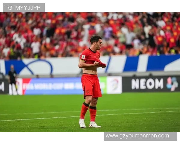 亚洲足球球星身材大比拼谁才是力量与速度的完美结合