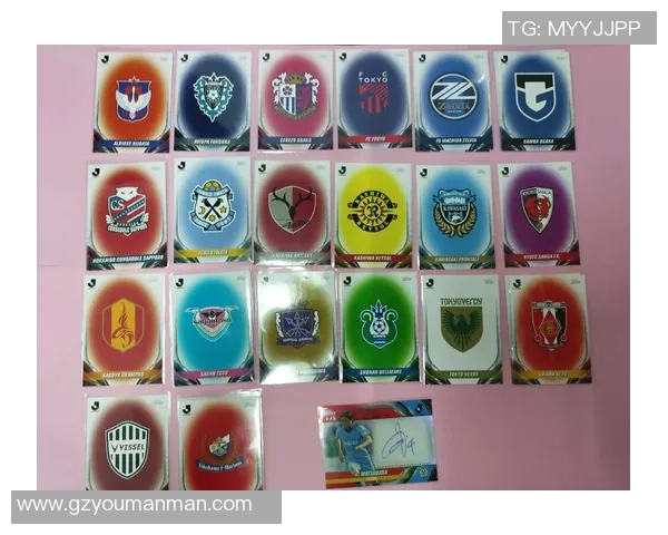 如何将足球球星卡巧妙挂在包上增添个性与时尚感